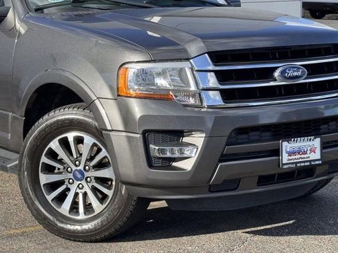 Used 2017 Ford Expedition XLT image 3