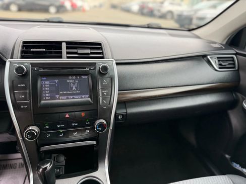 Used 2015 Toyota Camry LE image 23