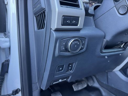 Used 2022 Ford F350 Lariat w/ Lariat Ultimate Package image 3