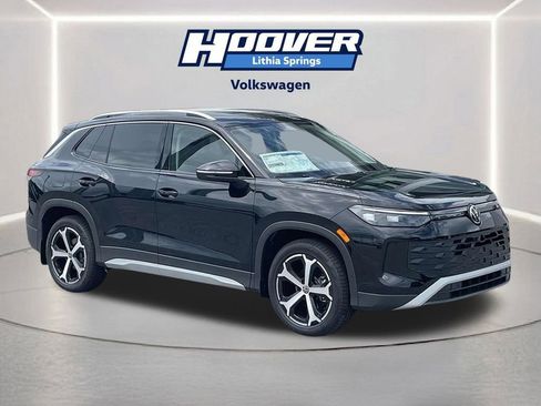 New 2025 Volkswagen Tiguan SE image 1