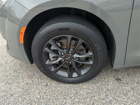 Used 2020 Chrysler Pacifica Touring-L w/ Advanced Safetytec Group image 33