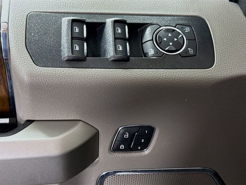 Used 2019 Ford F150 Lariat image 24