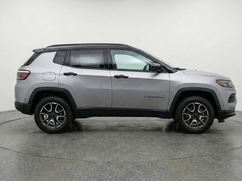 Used 2025 Jeep Compass Trailhawk AWD/4WD image 11