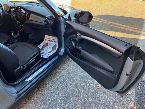 Used 2022 MINI Cooper 2-Door Hardtop image 13