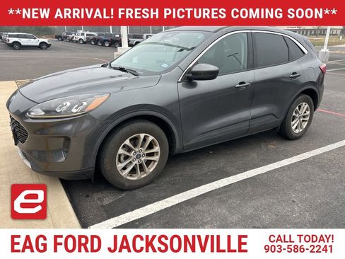 Used 2020 Ford Escape SE image 1
