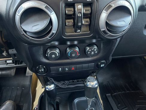 Used 2014 Jeep Wrangler Unlimited Sport w/ Quick Order Package 24S AWD/4WD image 19