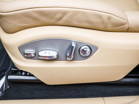 Certified 2025 Porsche Macan image 25