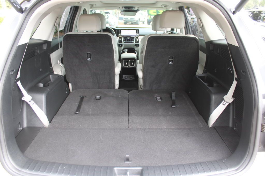 Certified 2023 Kia Sorento EX w/ Panoramic Sunroof Package FWD image 11