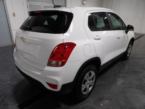 Used 2018 Chevrolet Trax LS FWD image 4