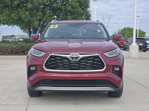 Used 2025 Toyota Highlander Platinum AWD/4WD image 2