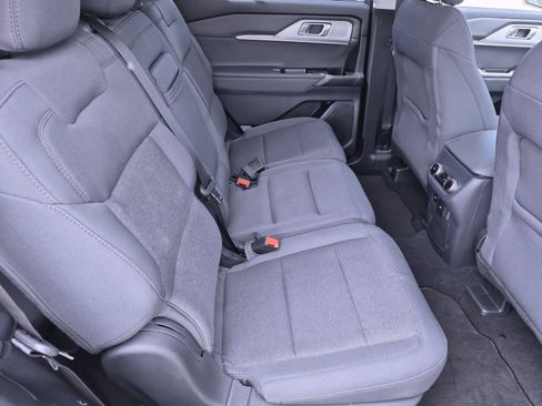 Used 2025 Ford Explorer Active AWD/4WD image 20