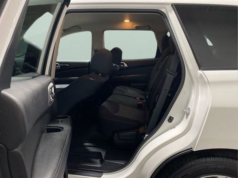 Used 2018 Nissan Pathfinder S AWD/4WD image 23