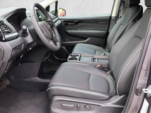 New 2026 Honda Odyssey Touring image 11