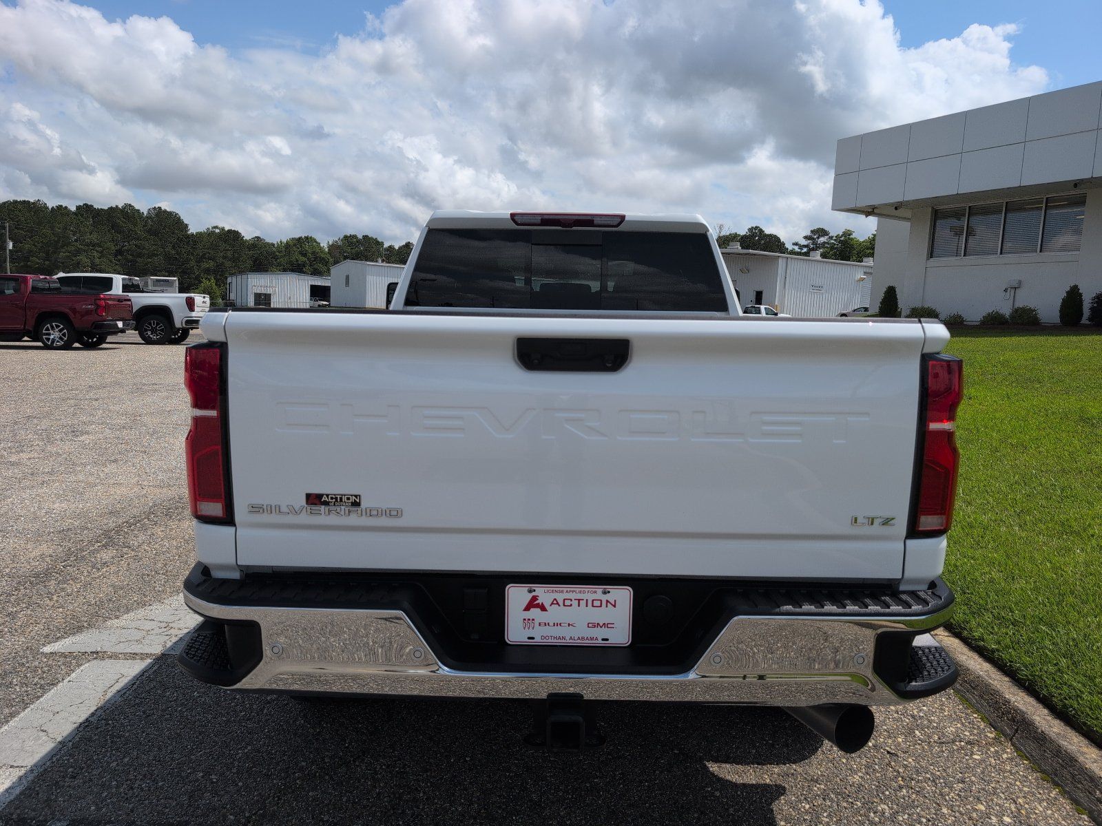 Used 2025 Chevrolet Silverado 2500 LTZ w/ LTZ Convenience Package AWD/4WD image 3