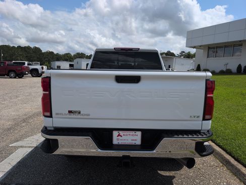 Used 2025 Chevrolet Silverado 2500 LTZ w/ LTZ Convenience Package AWD/4WD image 3