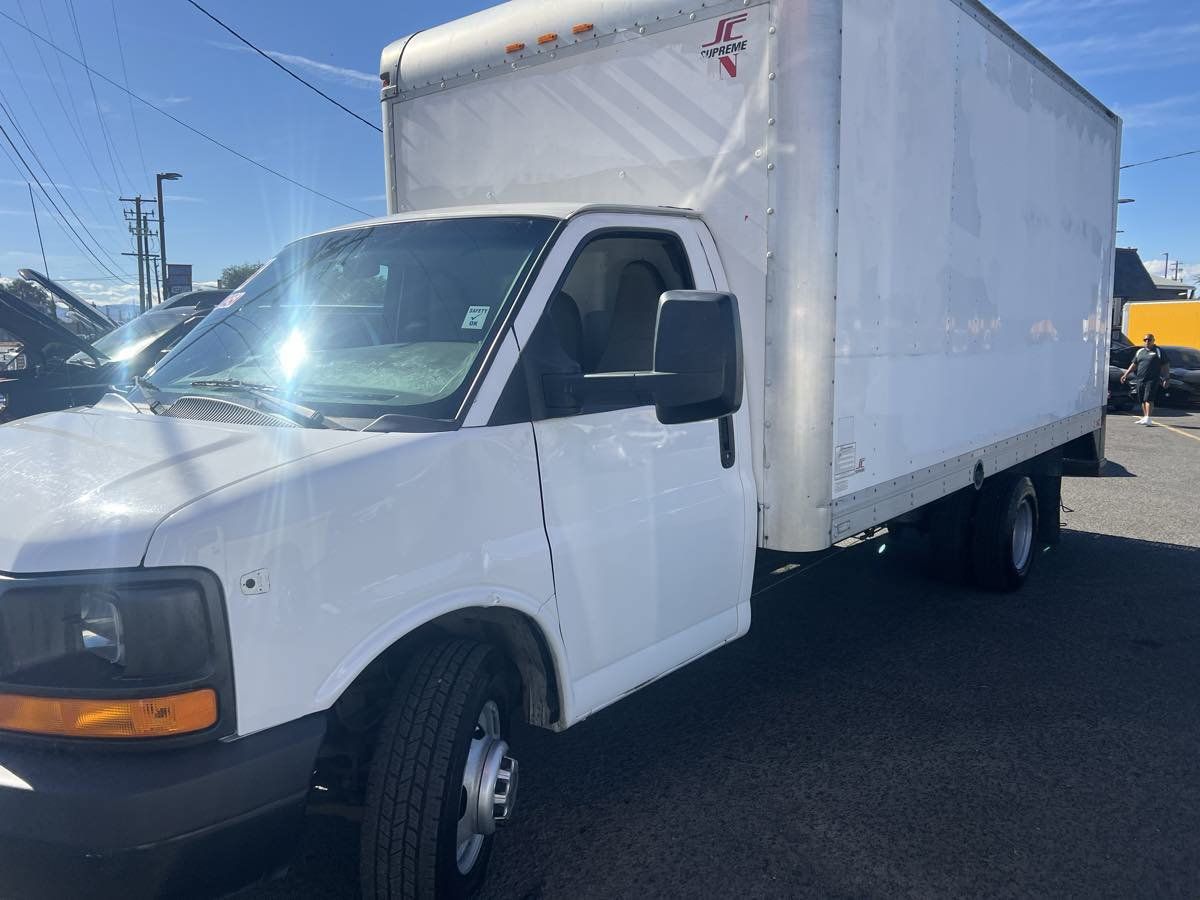 Used 2016 Chevrolet Express 3500 Extended RWD image 3