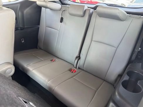 Used 2023 Toyota Highlander XLE image 24