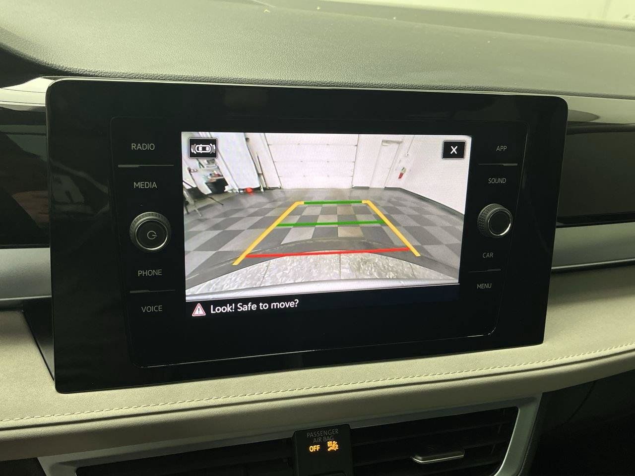 Used 2025 Volkswagen Taos SE FWD image 5