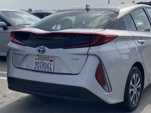 Used 2022 Toyota Prius Prime XLE FWD image 4