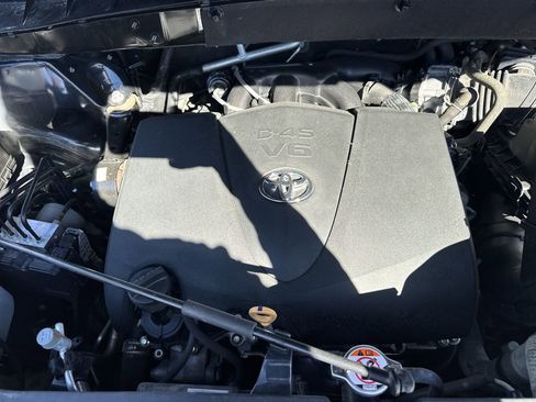 Used 2018 Toyota Highlander XLE image 35