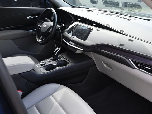 Used 2021 Cadillac XT4 Luxury FWD image 16
