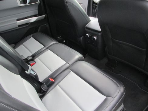 Used 2022 Ford Explorer XLT w/ Equipment Group 202A image 28