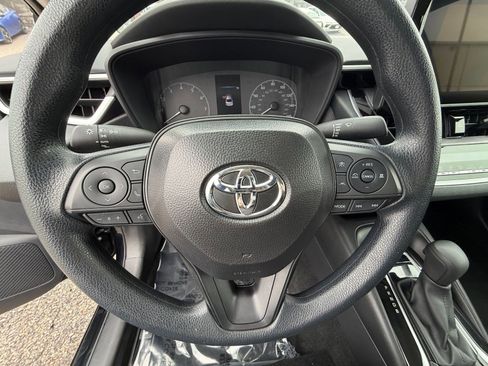 Used 2025 Toyota Corolla LE image 27
