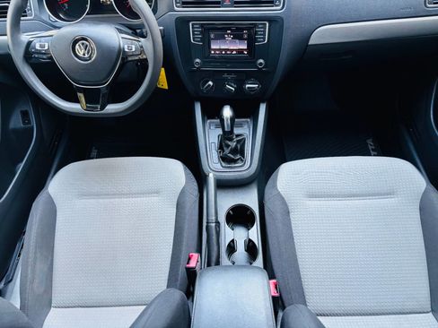 Used 2017 Volkswagen Jetta S image 17