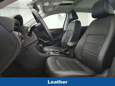 Used 2022 Volkswagen Passat 2.0T FWD image 10