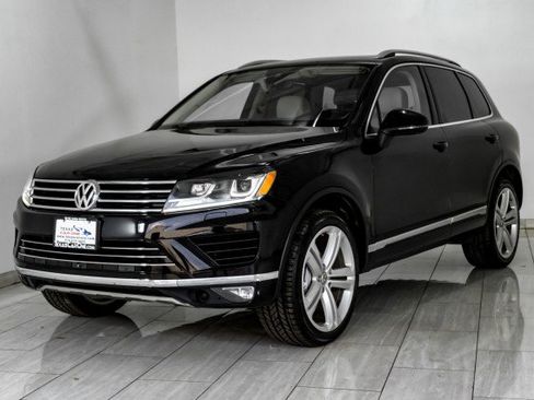 Used 2017 Volkswagen Touareg Executive AWD/4WD image 4