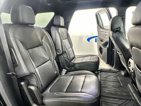 Certified 2023 Chevrolet Traverse LT w/ LT Premium Package AWD/4WD image 29