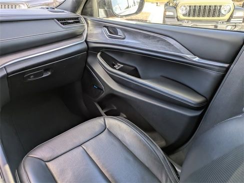 Used 2021 Jeep Grand Cherokee L Overland image 21