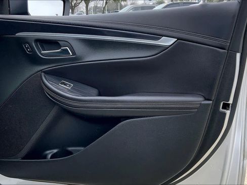 Used 2017 Chevrolet Impala LT image 21