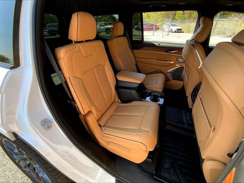 Used 2025 Jeep Grand Cherokee L Summit AWD/4WD image 26