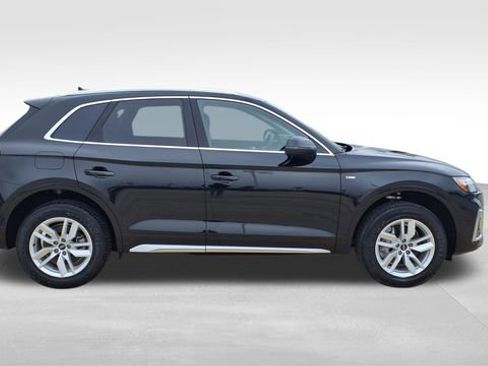 Used 2024 Audi Q5 2.0T Premium w/ Convenience Package image 9