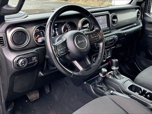 Used 2023 Jeep Gladiator Sport image 8