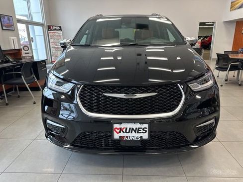 New 2026 Chrysler Pacifica Pinnacle image 18