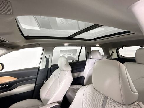 New 2026 Toyota Grand Highlander Platinum image 21