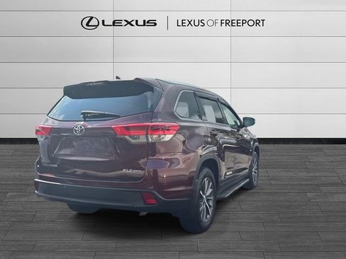 Used 2019 Toyota Highlander XLE AWD/4WD image 4