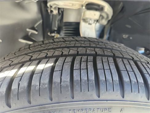 Used 2024 Mercedes-Benz GLS 450 4MATIC image 9