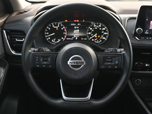 Used 2021 Nissan Rogue SV image 18