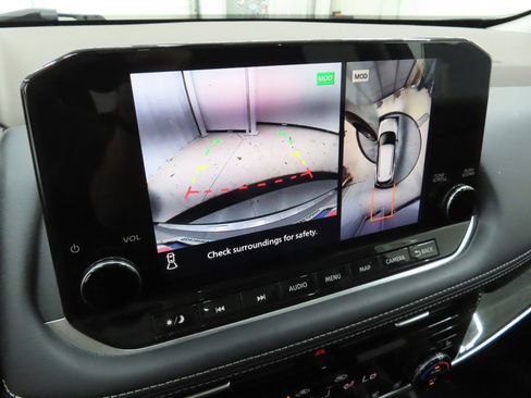 Used 2023 Nissan Rogue SL w/ SL Premium Package image 17