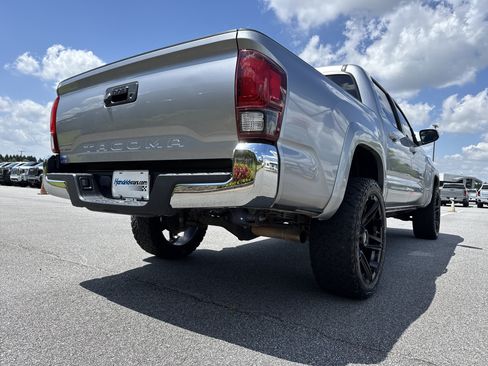 Used 2021 Toyota Tacoma SR5 w/ SR5 Appearance Package (SM) RWD image 10