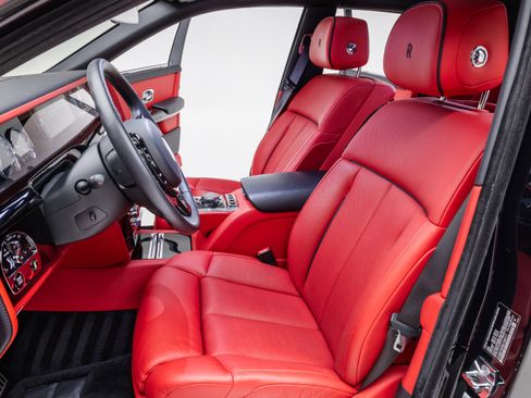 Used 2019 Rolls-Royce Phantom Sedan image 42