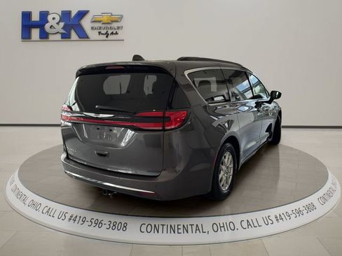 Used 2022 Chrysler Pacifica Touring-L FWD image 6