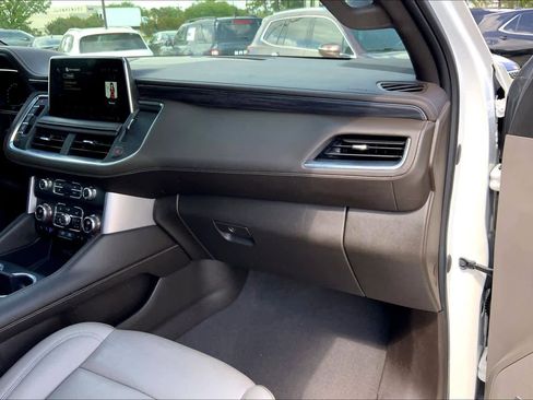 Used 2023 GMC Yukon SLT w/ SLT Premium Package image 19