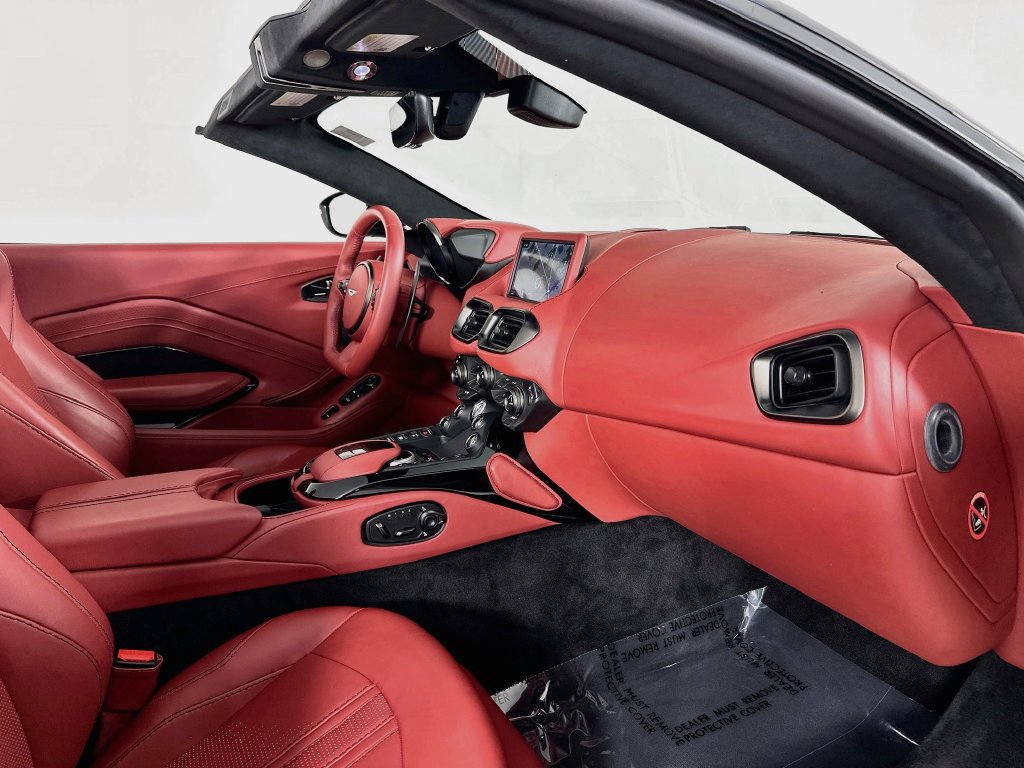 Used 2022 Aston Martin V8 Vantage Roadster RWD image 25