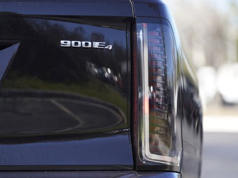 Used 2026 Cadillac Vistiq Sport image 5