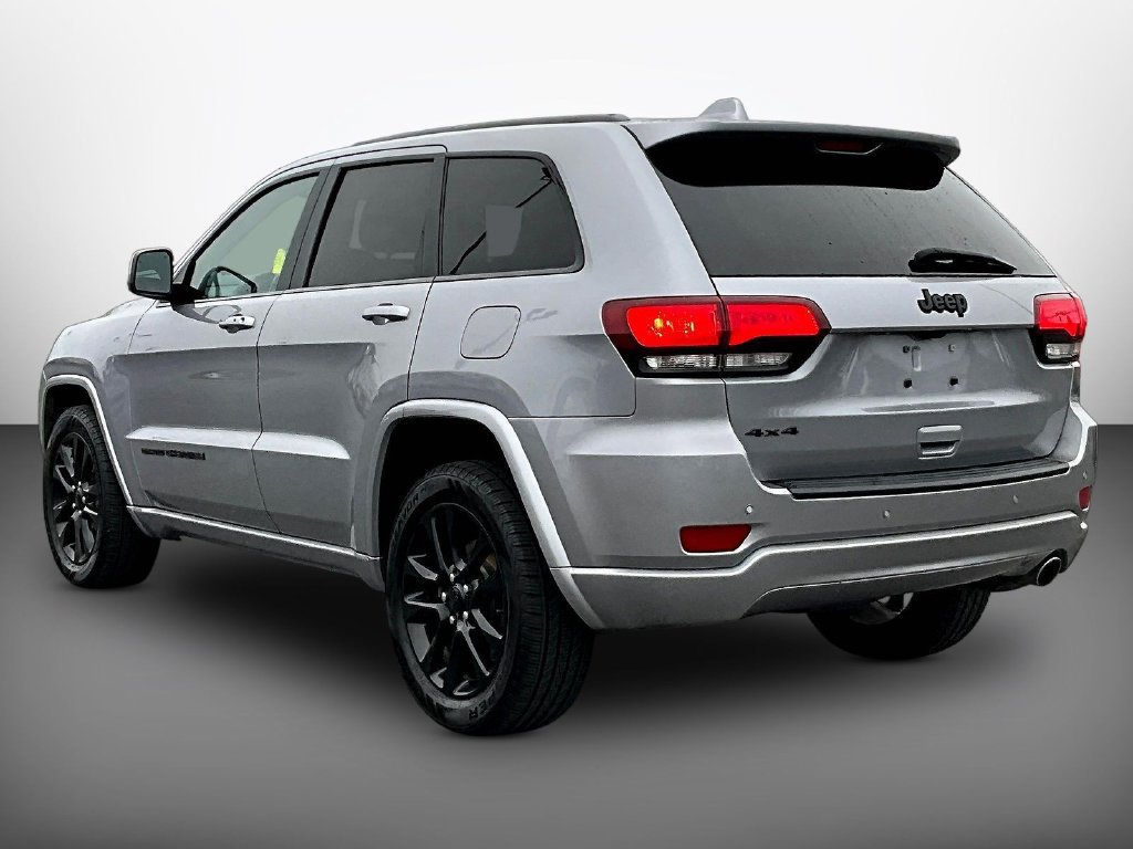 Used 2020 Jeep Grand Cherokee Altitude AWD/4WD image 4
