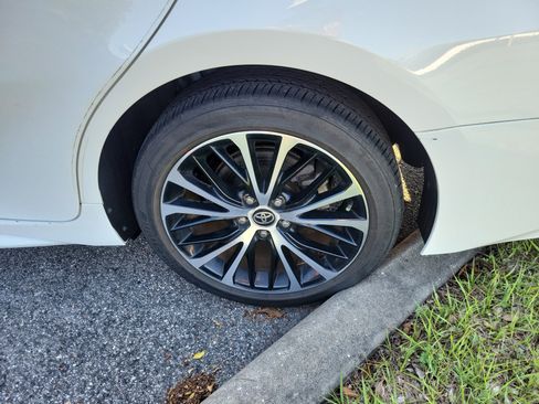 Used 2020 Toyota Camry SE image 23